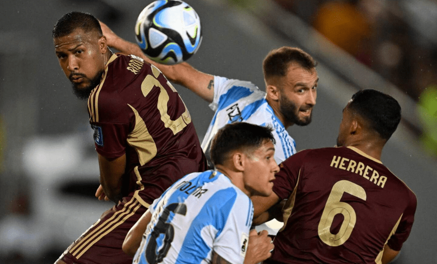 Salomón Rondón hace historia: se convierte en el máximo goleador de Venezuela en las Eliminatorias