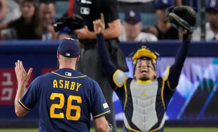 Milwaukee barre a los Dodgers y avanza a la Serie Mundial